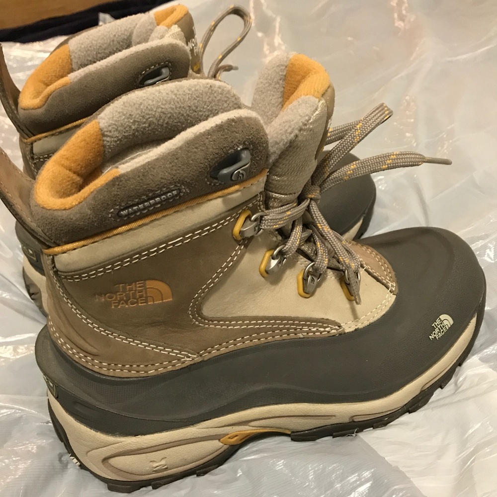 North Face Chilkat Women's winter boots 8.5